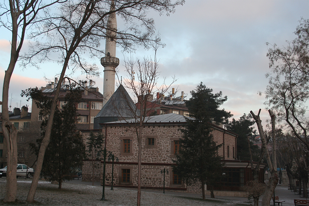 Şems-İ Tebrizî Camii ve Türbesi